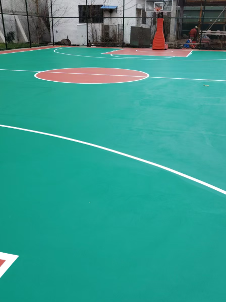 驻马店 球场长期使用易出现地面开裂